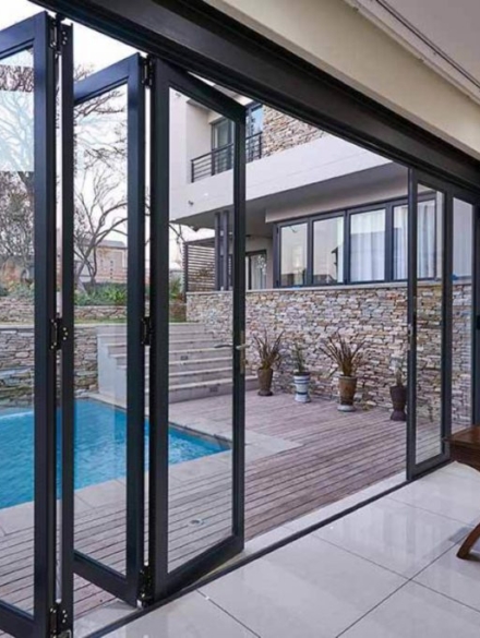 sliding_folding_doors_1-1170x780-1024x683-1
